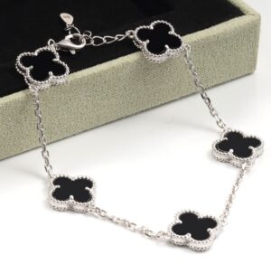 دستبند ونکلیف نقره ای